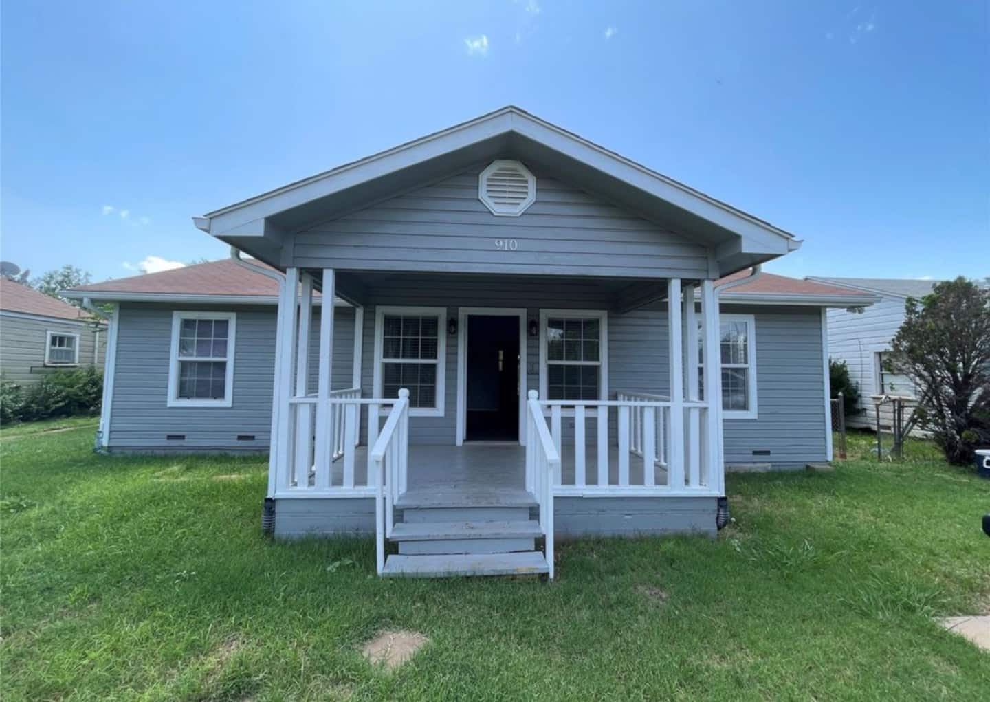 Exterior of Sunset Cottage Airbnb in Abilene Texas