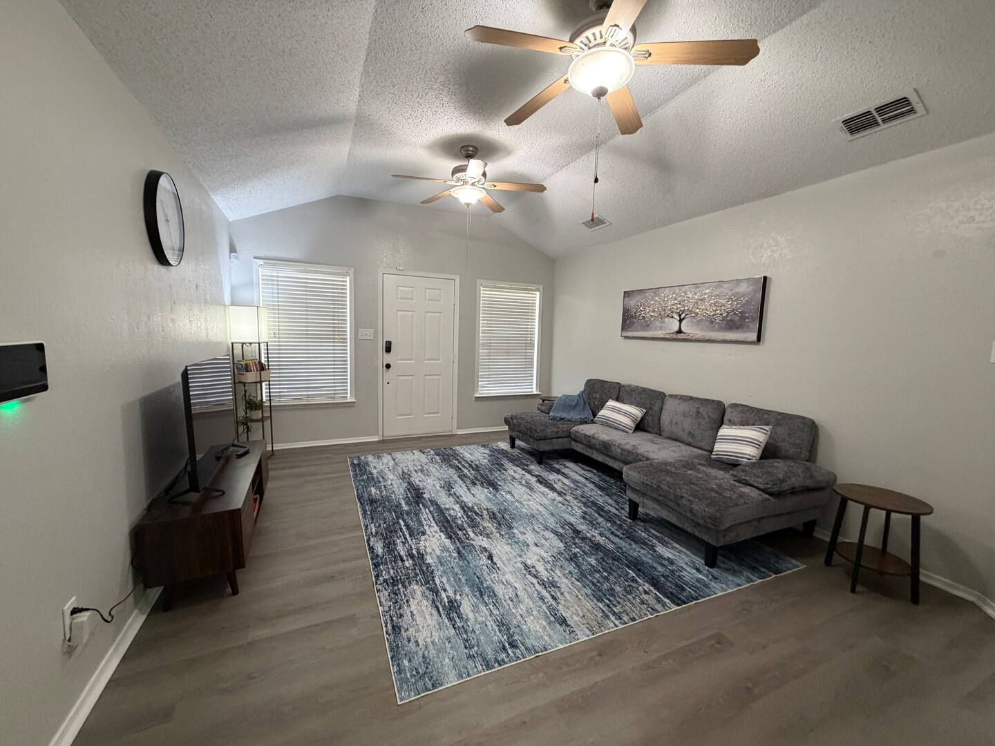 Living room at Sunset Cottage short-term rental in Abilene